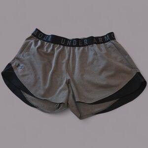 Under Armour Size M/lLGray and Black Athletic Shorts Lightweight DeInsign